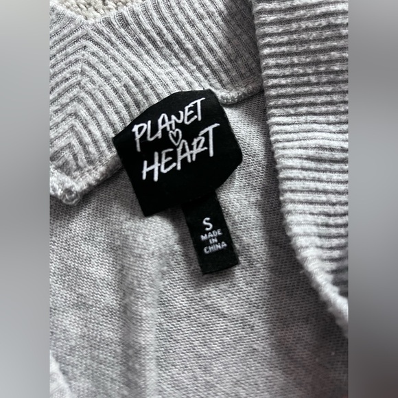 Planet Heart V Neck Sweater - Picture 8 of 10